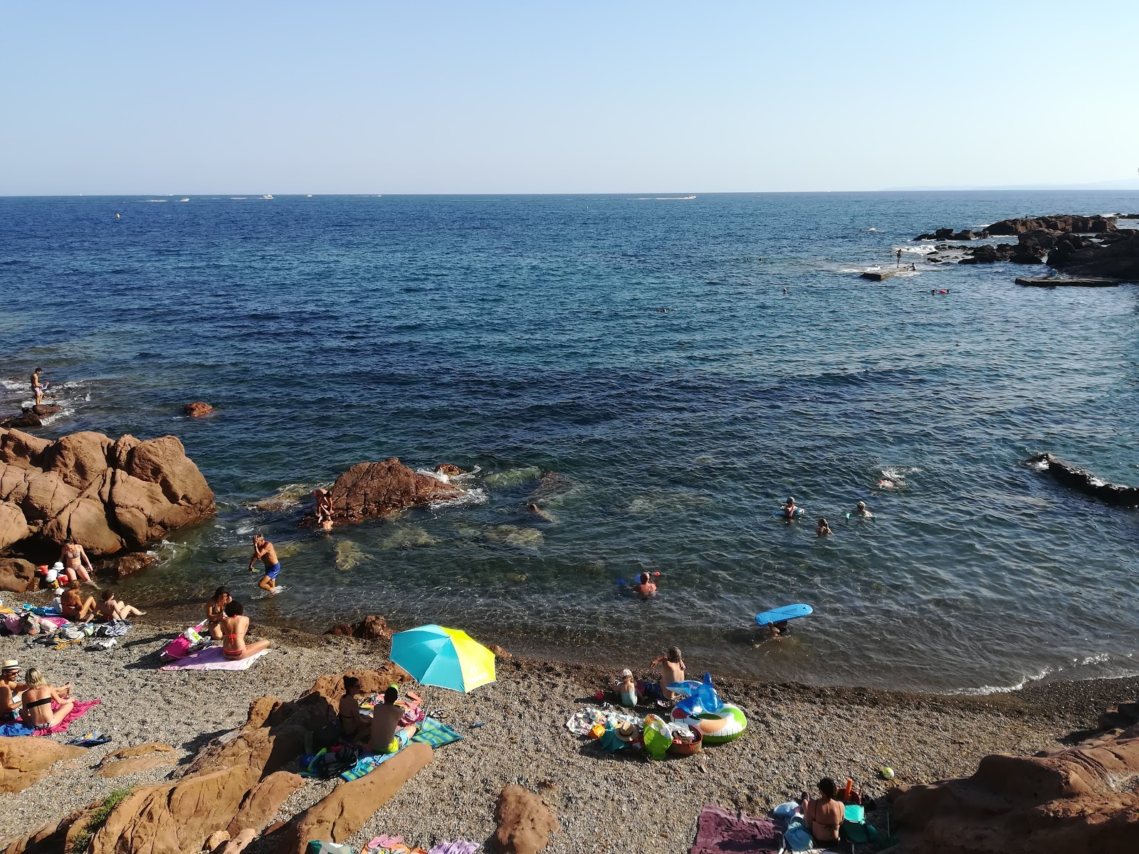 Plage de Boulouris'in fotoğrafı ve yerleşim