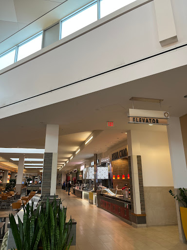 Shopping Mall «Beachwood Place», reviews and photos, 26300 Cedar Rd, Beachwood, OH 44122, USA