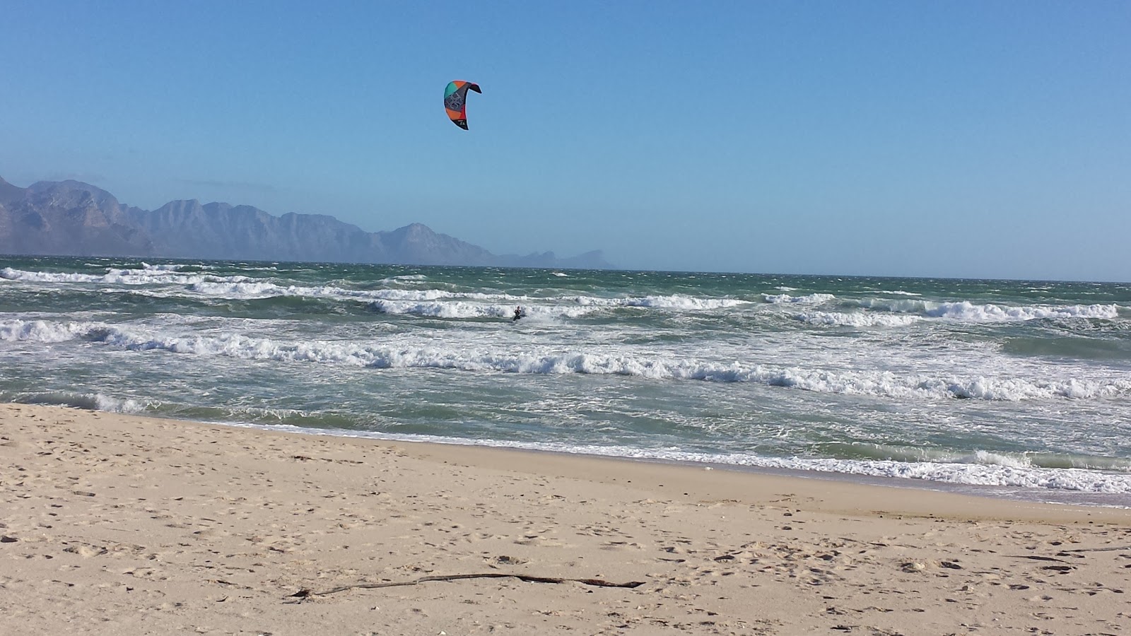 Foto de Macassar beach con brillante arena fina superficie