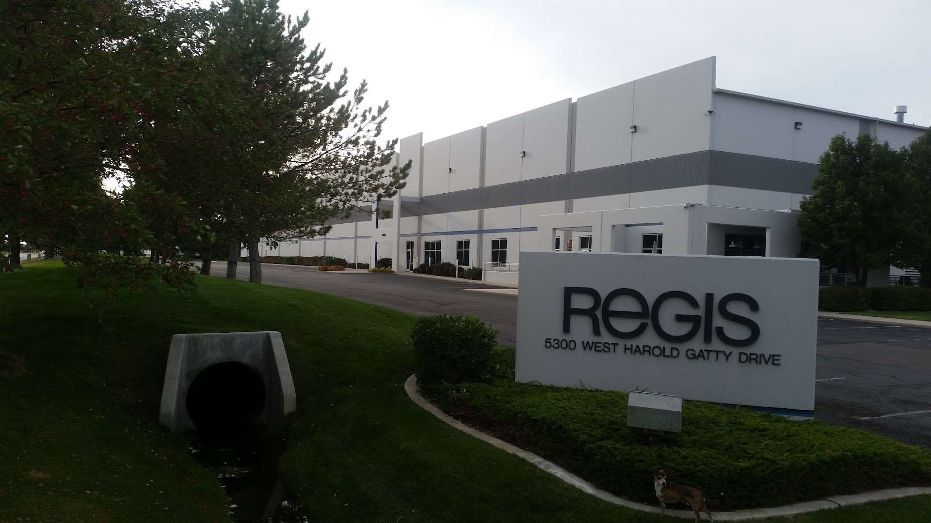 Regis Salons Distribution Center