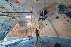 Hangar 18 Indoor Climbing Gym - Riverside