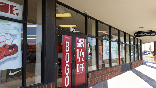 Shoe Store «Famous Footwear», reviews and photos, 1740 Park Manor Blvd, Pittsburgh, PA 15205, USA