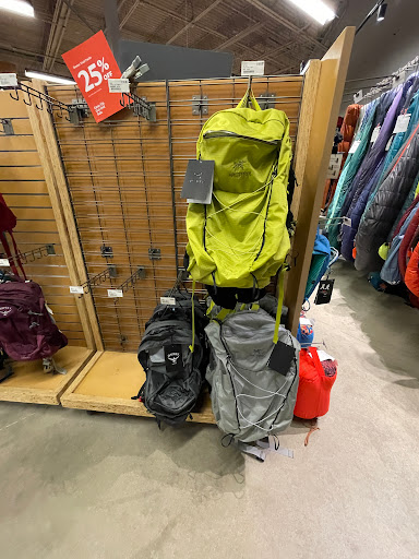 Camping Store «REI», reviews and photos, 17W160 W 22nd St, Oakbrook Terrace, IL 60181, USA
