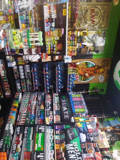 Tobacco Shop «The Hub Smoke Shop 2», reviews and photos, 4027 N Oak Trafficway, Kansas City, MO 64116, USA