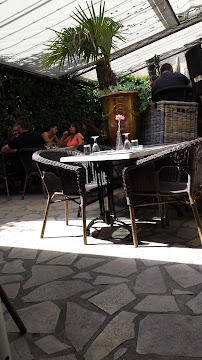 Atmosphère du Restaurant français Restaurant Le Chelsea à Vallon-Pont-d'Arc - n°9