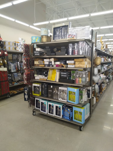 Home Goods Store «Tuesday Morning», reviews and photos, 2648 Tamiami Trail E, Naples, FL 34112, USA