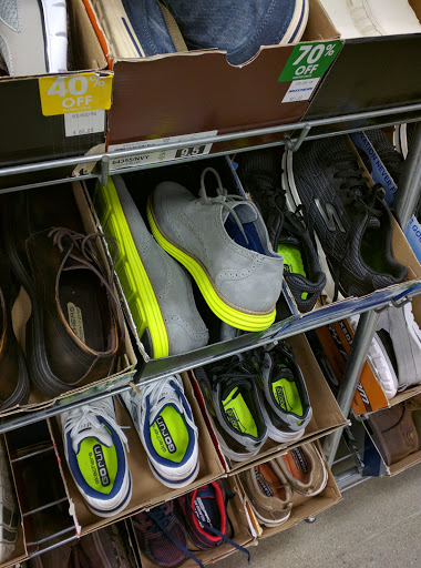 Shoe Store «SKECHERS Factory Outlet», reviews and photos, 3030 E 9th St, Oakland, CA 94601, USA