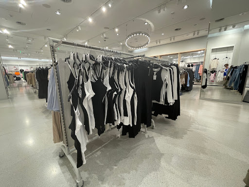 Clothing Store «H&M», reviews and photos, 4200 Conroy Rd, Orlando, FL 32839, USA
