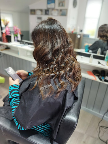 Opiniones de Angélica Zúñiga Estilista Colorista Peluquería en Puerto Varas - Peluquería