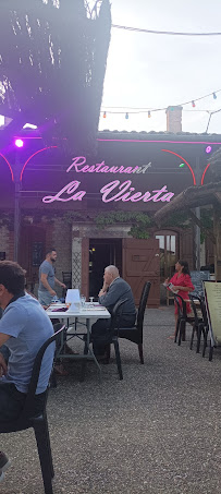 Atmosphère du Restaurant La Vierta du Tzigane à Varennes - n°2