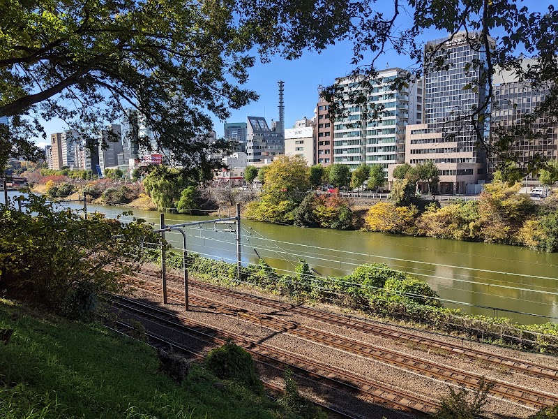 千代田区立外濠公園（九段北4丁目側）