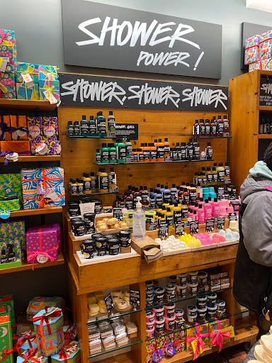 Cosmetics Store «Lush Cosmetics», reviews and photos, 7101 Democracy Blvd, Bethesda, MD 20817, USA