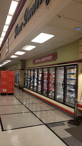 Grocery Store «Market Basket», reviews and photos, 6001 39th St, Groves, TX 77619, USA