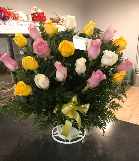 Florist «Roses Just Because/Hub Florist Of Lutz», reviews and photos, 18721 N Dale Mabry Hwy, Lutz, FL 33548, USA