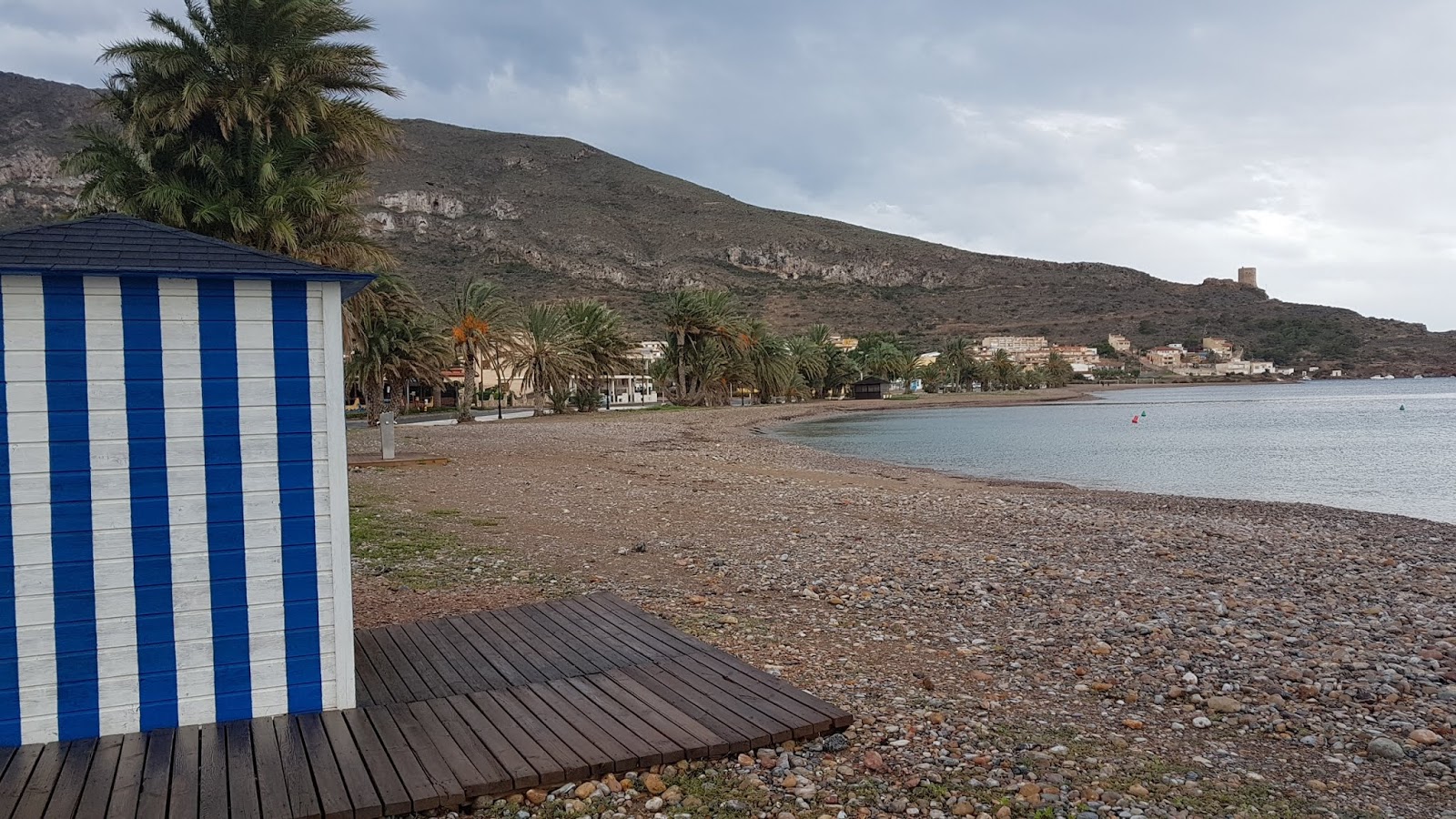 Foto von Playa de la Chapineta und die siedlung