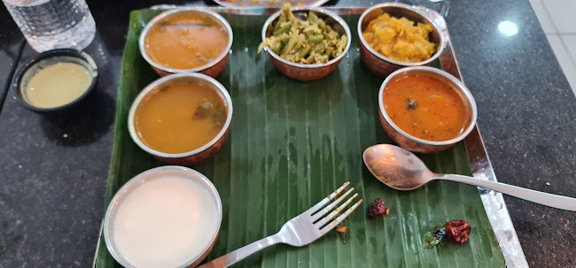 Opening hours for Machan's kitchen