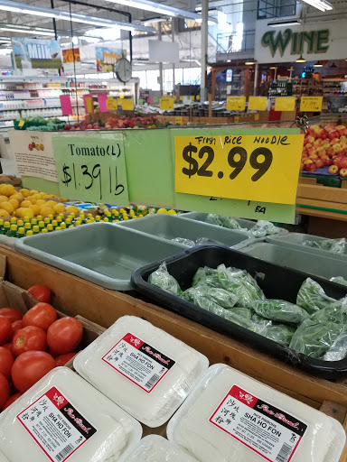 Grocery Store «HT Oaktree Market», reviews and photos, 10008 Aurora Ave N, Seattle, WA 98133, USA