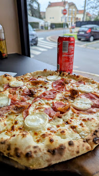 Plats et boissons du Pizzeria L'authentique pizza ô feu de bois à Eaubonne - n°10