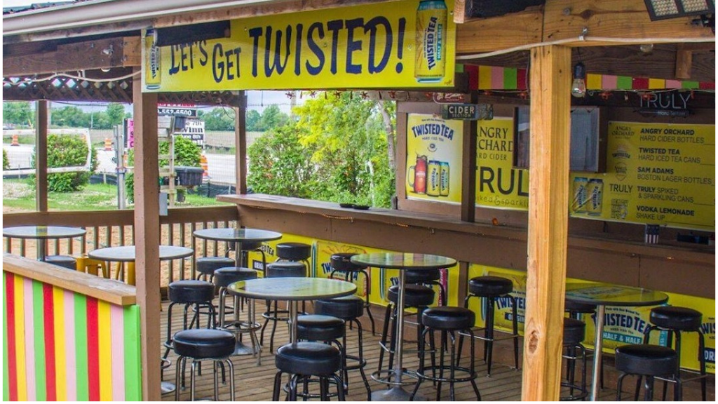 Suzy's Bar & Grill 60560