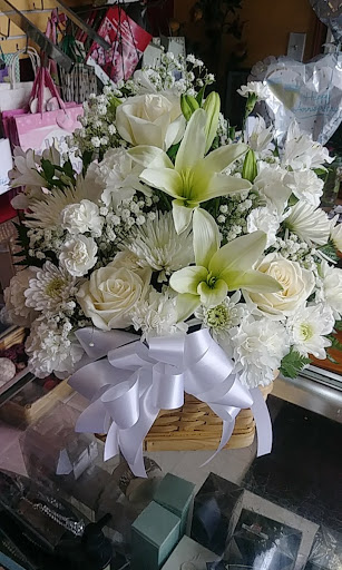 Florist «The Flower Pot & Basket Shop», reviews and photos, 5631 W Madison St, Chicago, IL 60644, USA