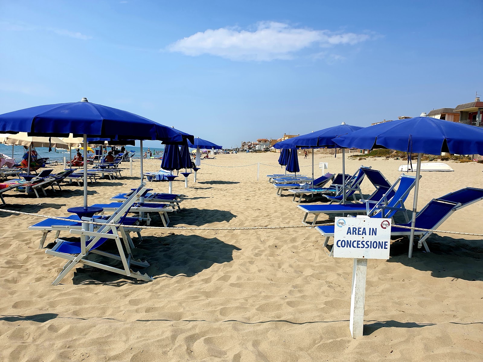 Fotografie cu Zingarini beach zonă de stațiune de pe plajă