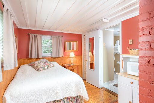 Resort «Highland Lake Inn & Resort», reviews and photos, 86 Lily Pad Ln, Flat Rock, NC 28731, USA