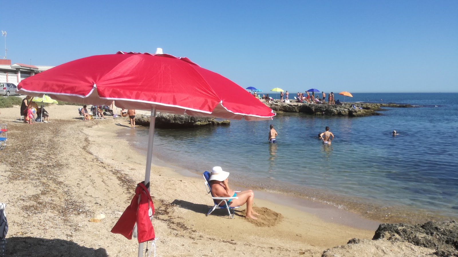 Valokuva Spiaggia Torre a Mareista. pinnalla turkoosi puhdas vesi:n kanssa