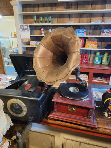 Restaurant «Old Delina Country Store», reviews and photos, 4397 John Barnes Rd, Cornersville, TN 37047, USA