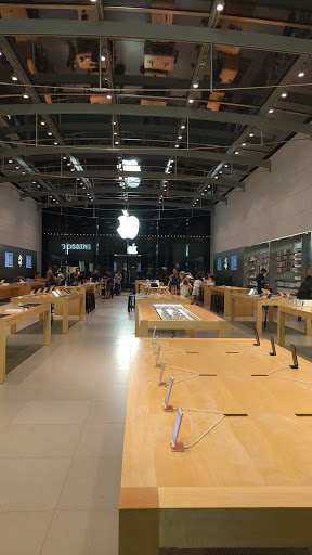 Computer Store «Apple Highland Village», reviews and photos, 4012 Westheimer Rd, Houston, TX 77027, USA