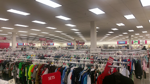 Clothing Store «Burlington Coat Factory», reviews and photos, 400 Lowell Ave #1, Haverhill, MA 01832, USA