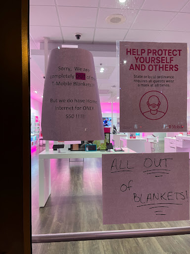 Cell Phone Store «T-Mobile», reviews and photos, 626 E Golf Rd, Schaumburg, IL 60173, USA