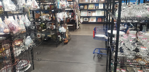 Thrift Store «Goodwill Retail Store & Donation Center», reviews and photos, 6161 W Bell Rd, Glendale, AZ 85306, USA