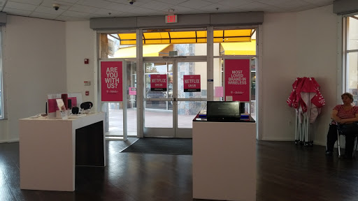 Cell Phone Store «T-Mobile», reviews and photos, 5050 Arlington Ave Suite 100, Riverside, CA 92504, USA
