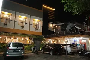 MY PLACE Kost & Guest House - Manado image