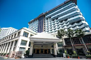 Jomtien Palm Beach Hotel & Resort image