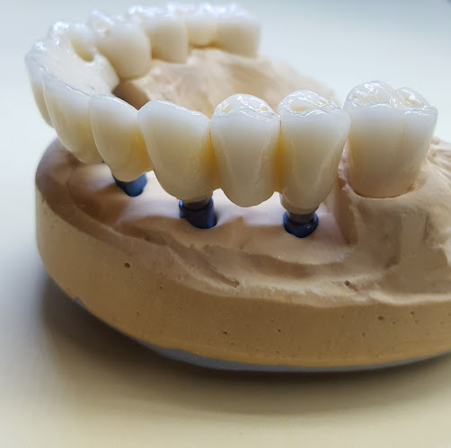 Opinii despre Laborator dentar Dentamir CAD/CAM în <nil> - Dentist