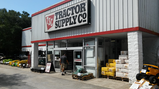 Home Improvement Store «Tractor Supply Co.», reviews and photos, 2300 N Woodland Blvd, DeLand, FL 32720, USA