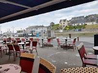 Atmosphère du Café Le Café du Port à Port-en-Bessin-Huppain - n°1