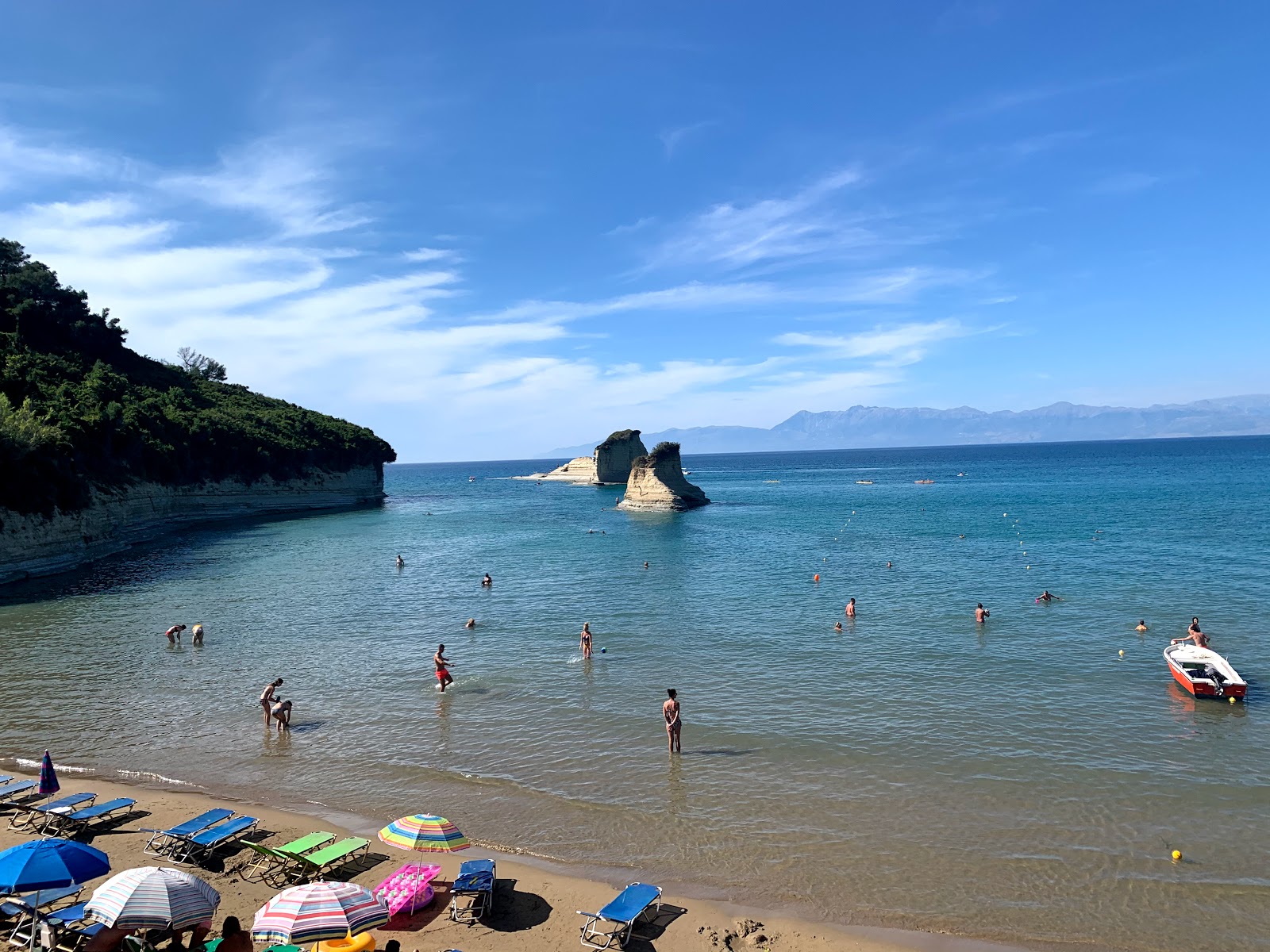 Foto de Praia de Sidari com água turquesa superfície