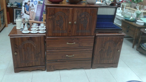 Thrift Store «Re wear Gear and More Thrift Store», reviews and photos, 6900 Stirling Rd, Hollywood, FL 33024, USA