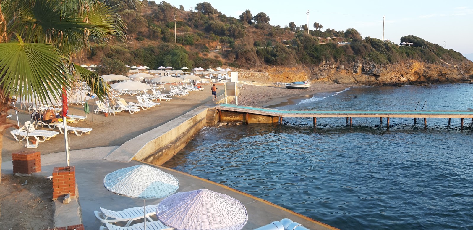 Φωτογραφία του Saklikoy beach με επίπεδο καθαριότητας πολύ καθαρό