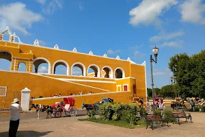 Plaza Izamal image
