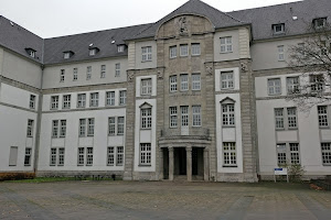 Zugang Gebäude S-H