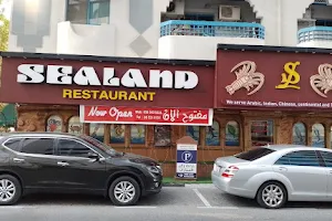 مطعم البروالبحرالبحيرة Sealand Restaurant Buhairah image