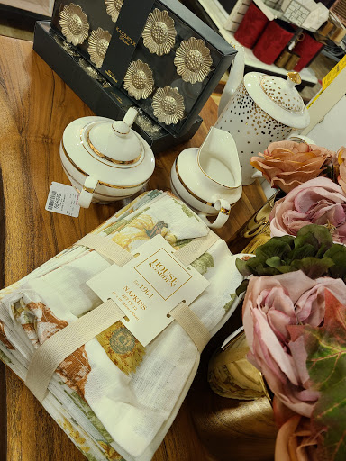 Department Store «HomeGoods», reviews and photos, 7871 N Blackstone Ave, Fresno, CA 93720, USA