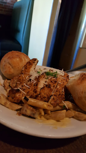 Italian Restaurant «The Garlic Knot», reviews and photos, 5073 N Dixie Hwy, Oakland Park, FL 33334, USA