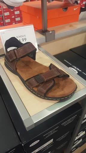 Shoe Store «DSW Designer Shoe Warehouse», reviews and photos, 2130 Gallatin Pike N, Madison, TN 37115, USA