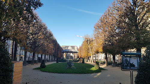 Square Yvette-Chauviré à Paris