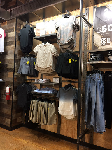 Clothing Store «Tillys», reviews and photos, 343 N Alafaya Trail, Orlando, FL 32828, USA