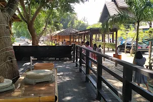 Hlay Khun Taung Resort image